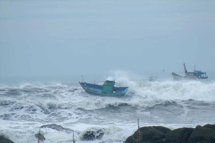 Chuyên gia cảnh báo mưa dông, gió mạnh bao trùm nhiều vùng biển phía Nam, sóng cao trên 2m- Ảnh 1.