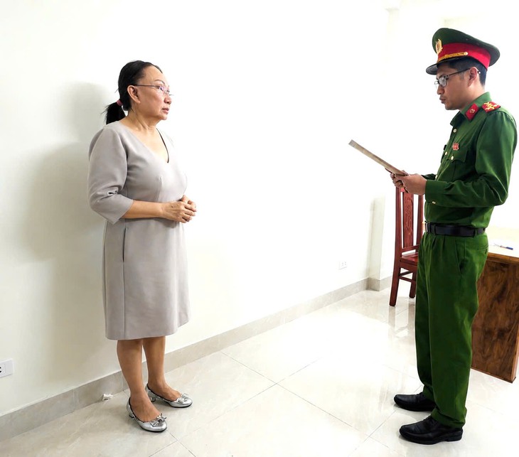 Đường dây buôn lậu 30.000 viên kim cương xuyên quốc gia: Khởi tố loạt chủ tiệm vàng lớn tại TP.HCM - Ảnh 1.