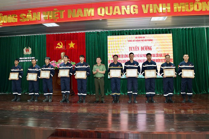 Khen thưởng 10 cán bộ Công an Hải Phòng trong công tác cứu nạn Venezuela - Ảnh 4.