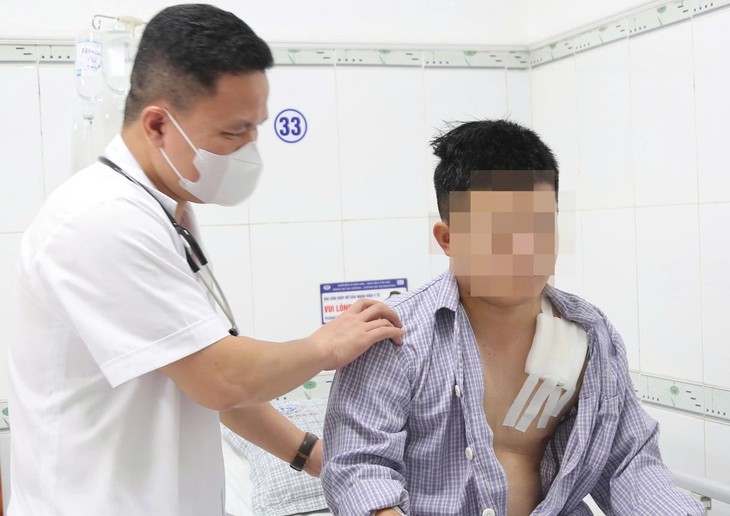 Nghỉ trưa tại văn phòng, nam viên chức bất ngờ ngừng tim nhiều lần - Ảnh 1.