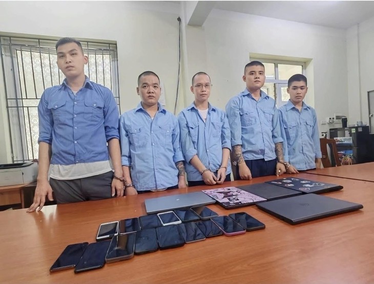 Bắt nhóm đối tượng Việt hoá phần mềm vượt xác thực sinh trắc ngân hàng- Ảnh 1.