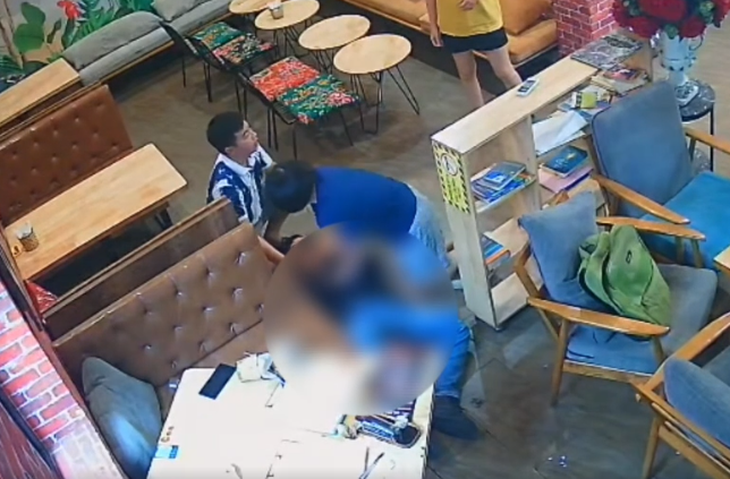 Video: Nữ điều dưỡng trưởng cứu nam thanh niên ngừng tuần hoàn trong quán cà phê- Ảnh 1.