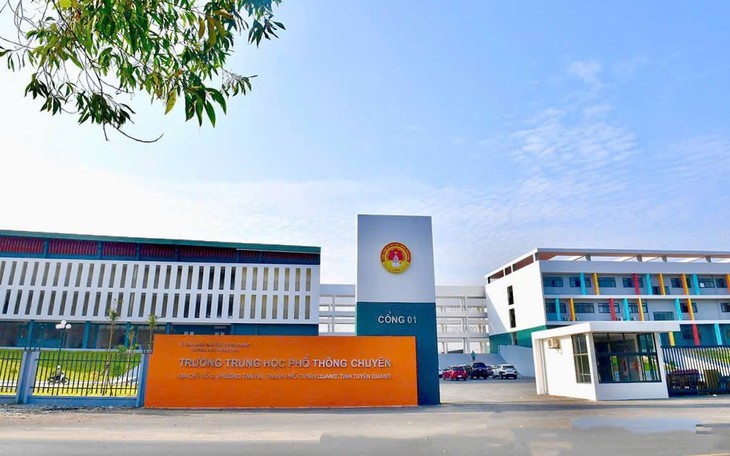 Hiệu trưởng Trường chuyên Tuyên Quang bị khởi tố liên quan vụ điểm thi- Ảnh 2.