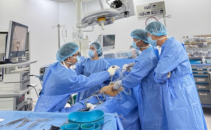 Vinmec Đà Nẵng mổ cấp cứu loại bỏ khối u buồng trứng khổng lồ cho bệnh nhân suy thận- Ảnh 1.