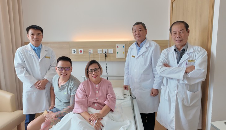 Vinmec Đà Nẵng mổ cấp cứu loại bỏ khối u buồng trứng khổng lồ cho bệnh nhân suy thận- Ảnh 2.