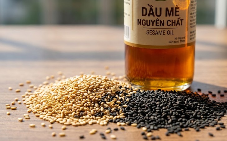 Cách sử dụng dầu mè kích thích mọc tóc - Ảnh 1.
