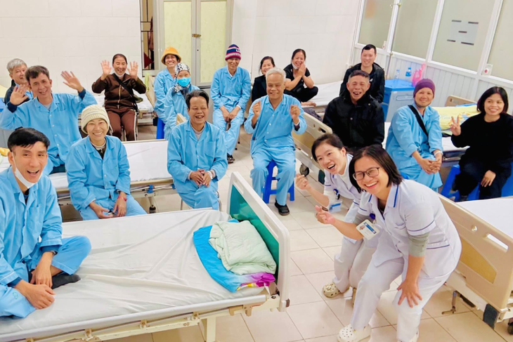 Cuộc thi "Sự hy sinh thầm lặng" lần thứ VII: Tiếp tục tìm kiếm những tác phẩm tôn vinh người thầy thuốc tận tụy vì sức khỏe Nhân dân - Ảnh 3.