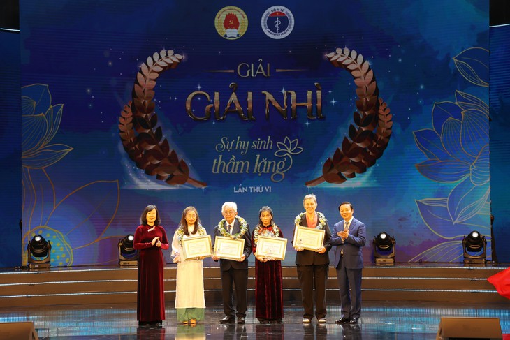 Cuộc thi "Sự hy sinh thầm lặng" lần thứ VII: Tiếp tục tìm kiếm những tác phẩm tôn vinh người thầy thuốc tận tụy vì sức khỏe Nhân dân - Ảnh 4.