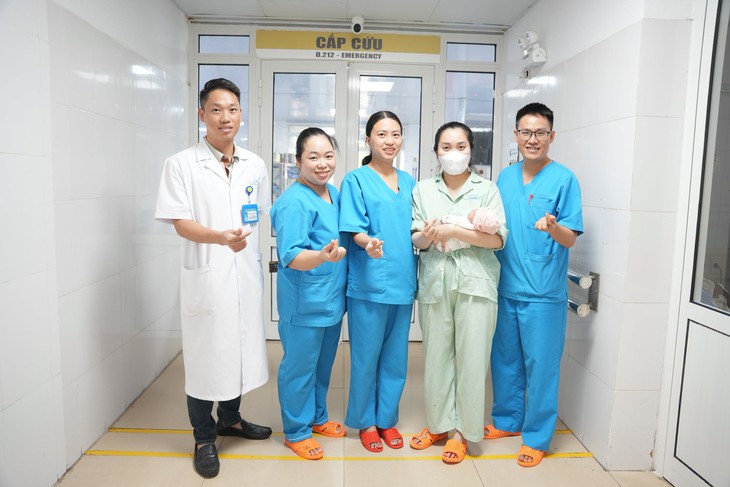 Cứu sống trẻ sinh non 26 tuần mắc nhiều bệnh lý nguy kịch- Ảnh 2.