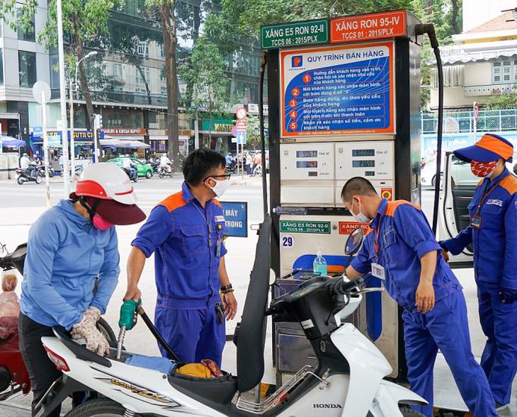 Hà Nội lập kịch bản ứng phó khủng hoảng xăng dầu, sẵn sàng bán theo hạn mức nếu nguồn cung giảm mạnh- Ảnh 1.