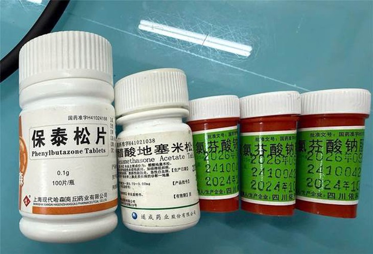 Uống thuốc nhờ bạn mua qua mạng, cụ ông 72 tuổi hôn mê - Ảnh 1.