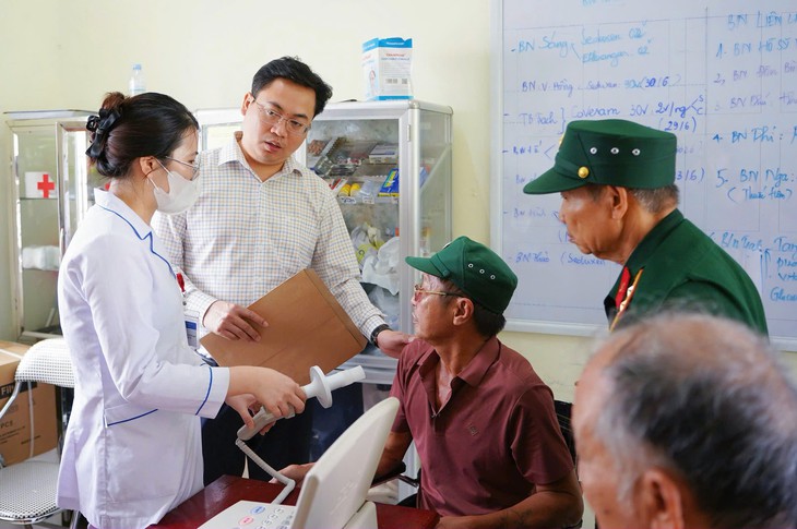 Chung tay chăm sóc sức khỏe người có công với cách mạng - Ảnh 3.