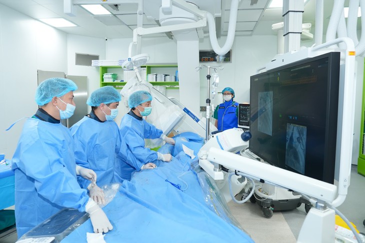 Trái tim bé 7 tuổi được bác sĩ Bạch Mai 'hồi sinh' nhịp đập khoẻ mạnh ngay tại Ninh Bình- Ảnh 1.