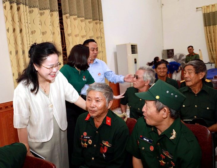 Chung tay chăm sóc sức khỏe người có công với cách mạng - Ảnh 1.