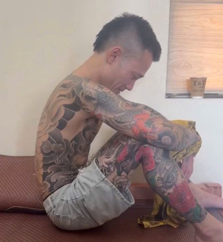 Lý lịch bất hảo của gã thanh niên xăm trổ vừa ra tù lại phạm tội- Ảnh 1.