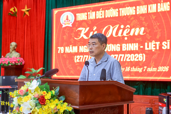 Thủ tướng thăm Trung tâm Điều dưỡng Thương binh, tặng quà bệnh binh, người có công tại Ninh Bình - Ảnh 1.