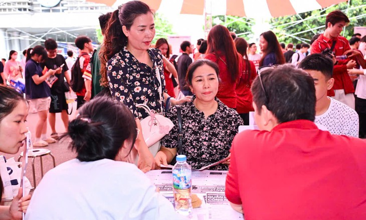 Bộ Giáo dục yêu cầu các trường khẩn trương chấn chỉnh công tác tuyển sinh - Ảnh 1.