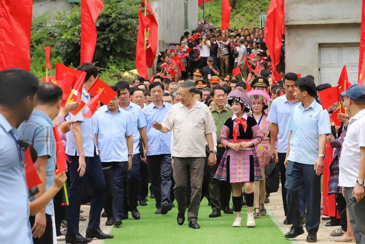 Bệnh viện Đa khoa Hà Thành tổ chức khám sức khỏe và phát thuốc miễn phí cho nhân dân xã Vân Hồ nhân dịp Ngày hội toàn dân bảo vệ an ninh Tổ quốc năm 2026 - Ảnh 1.
