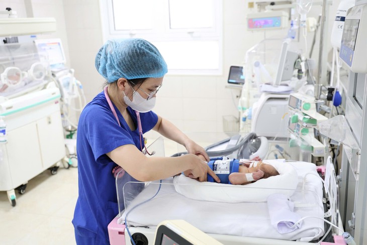 Hạ thân nhiệt xuống 33,5 độ C cứu trẻ ngạt nặng sau sinh- Ảnh 2.