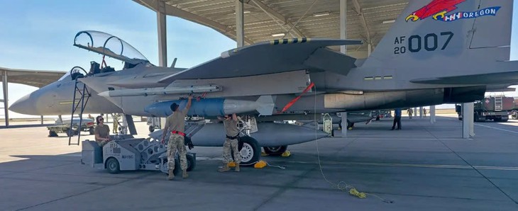 Máy bay F-15EX Eagle II thực hiện cuộc thử nghiệm thả bom đầu tiên- Ảnh 1.