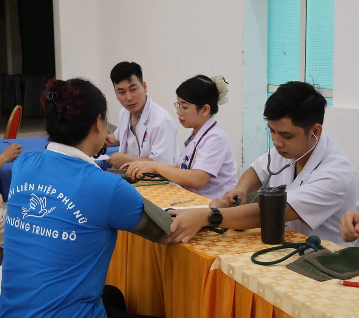 Hàng nghìn người chung tay hiến máu, lan tỏa nghĩa cử cứu người ở xứ Nghệ- Ảnh 4.
