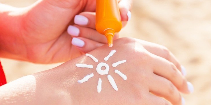 Bí quyết chống bắt nắng cho làn da ngày hè - Ảnh 1.