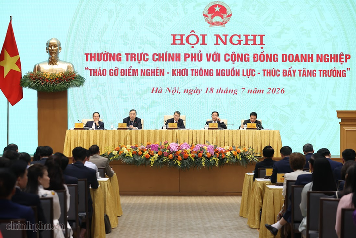 Thủ tướng: Xử lý đến cùng mọi vướng mắc của doanh nghiệp để thúc đẩy tăng trưởng- Ảnh 1.