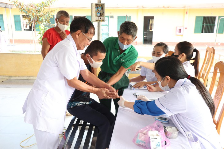 Chăm lo sức khỏe cho hơn 500 người có hoàn cảnh đặc biệt- Ảnh 4.