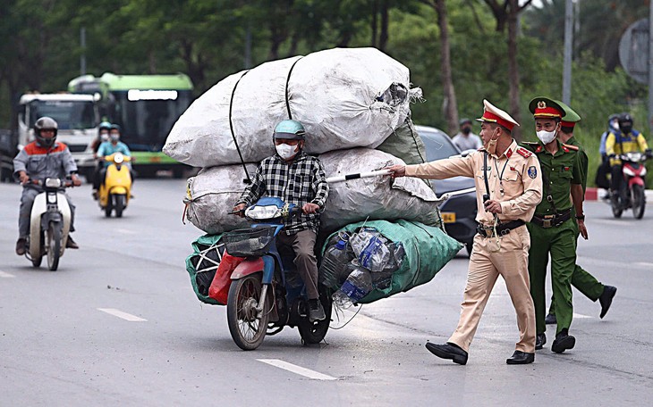 Bỏ mặc nạn nhân sau tai nạn giao thông, tài xế bị phát hiện sau 10 giờ truy tìm- Ảnh 1.