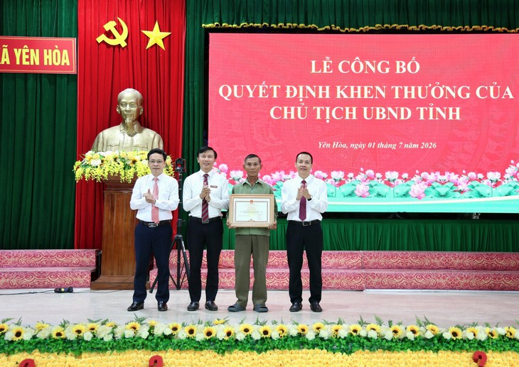 Khen thưởng người đàn ông cứu 2 trẻ em đuối nước- Ảnh 1.