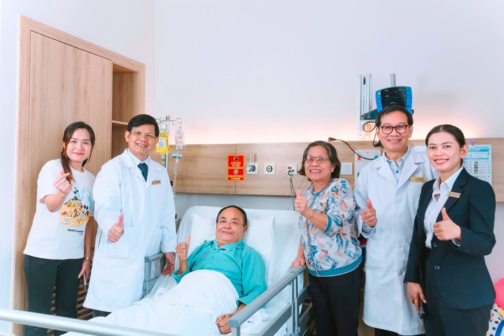 Vinmec Central Park phẫu thuật nội soi cắt gan thành công cho bệnh nhân Campuchia mắc ung thư - Ảnh 2.