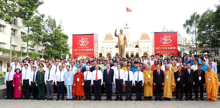 Tổng Bí thư, Chủ tịch nước Tô Lâm dâng hoa tưởng nhớ Chủ tịch Hồ Chí Minh- Ảnh 4.
