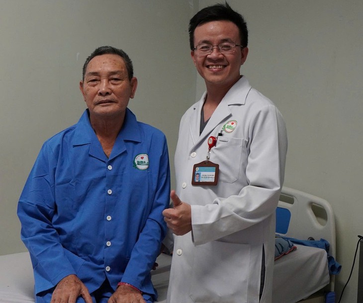 Bệnh viện Ung bướu Đà Nẵng điều trị ung thư gan bằng kỹ thuật mới - Ảnh 1.