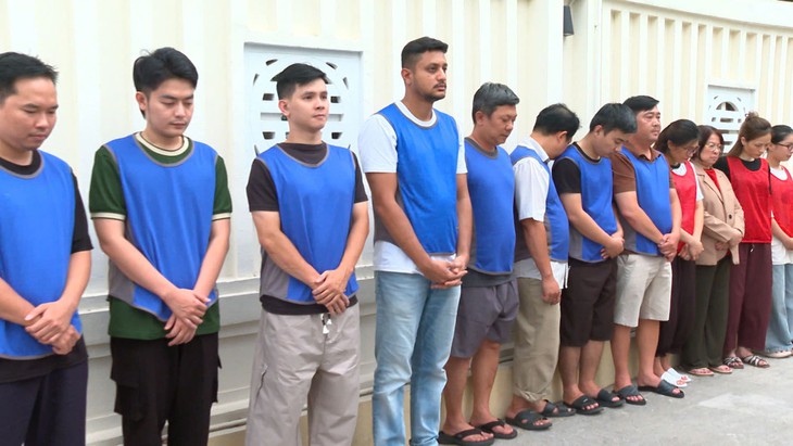 Triệt phá đường dây buôn lậu xuyên quốc gia, thu giữ 1.100 viên kim cương - Ảnh 5.