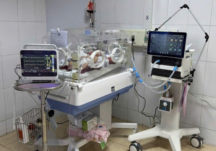 Cứu sống trẻ sơ sinh 3 ngày tuổi mang đa dị tật bẩm sinh phức tạp- Ảnh 1.