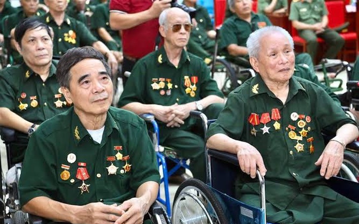 Chủ tịch Quốc hội: Trợ cấp người có công nên gắn với mức sống hoặc lương tối thiểu vùng- Ảnh 6.