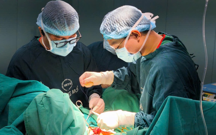 Phát hiện ung thư thực quản giai đoạn sớm khi chuẩn bị mổ ung thư gan- Ảnh 1.