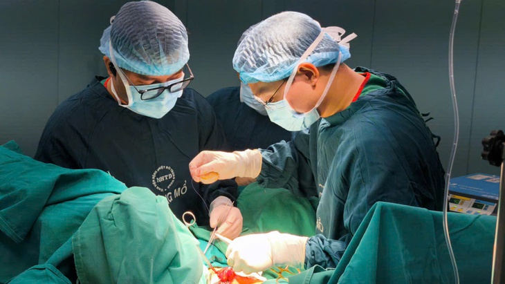Rò hậu môn nguy hiểm từ Việc tự ý nặn mụn: Câu chuyện của thanh niên Hải Phòng - Ảnh 2.
