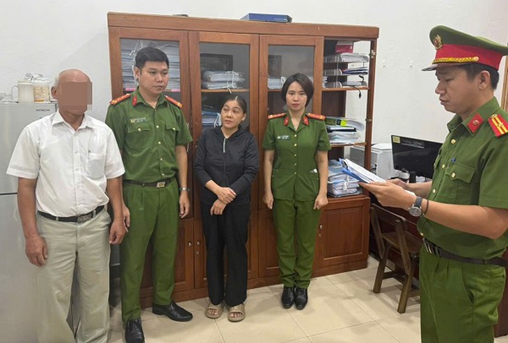 Dựng chuyện mua ki-ốt, làm sổ đỏ để lừa vay 835 triệu đồng- Ảnh 1.