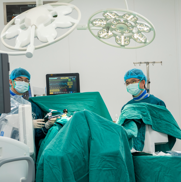 Đừng để người cao tuổi phải sống chung với những cơn đau lưng vì xẹp đốt sống- Ảnh 1.