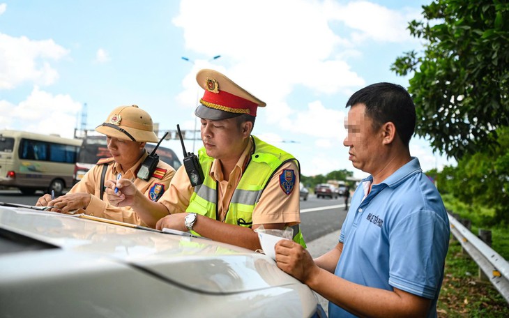 Cục CSGT nêu lý do đề xuất làm 'làn đường dành cho vượt xe' trên cao tốc- Ảnh 1.