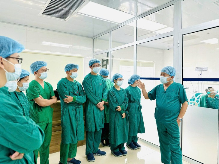 Mang bình oxy đi từ Nam ra Bắc, người đàn ông được hồi sinh từ lá phổi của cô gái 22 tuổi - Ảnh 7.