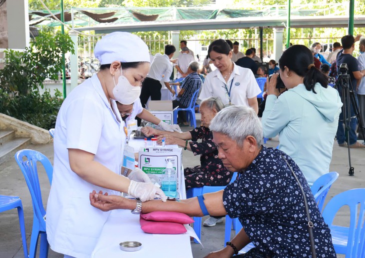 Hơn 114.000 người dân ở Nam Khánh Hòa sẽ được khám sức khỏe miền phí - Ảnh 2.