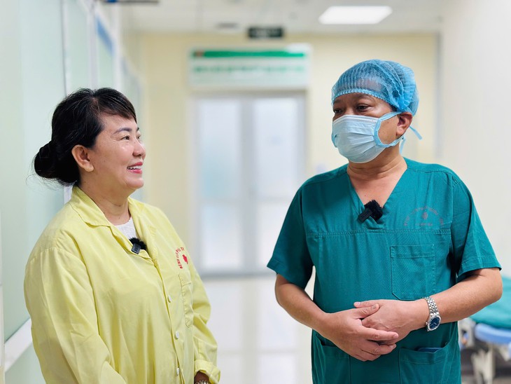 Mang bình oxy đi từ Nam ra Bắc, người đàn ông được hồi sinh từ lá phổi của cô gái 22 tuổi - Ảnh 3.