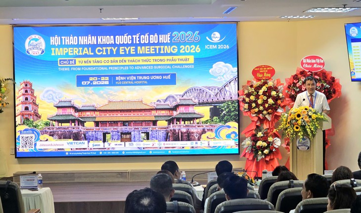 Nhiều bệnh lý về mắt diễn tiến âm thầm, chuyên gia khuyến cáo không để nhìn mờ mới đi khám- Ảnh 1.