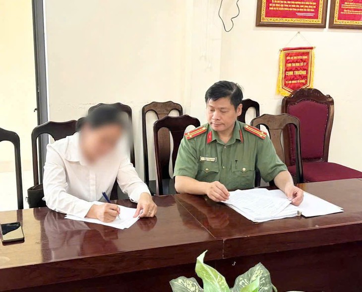 Công an xử phạt người chia sẻ bài viết xuyên tạc vụ gian lận thi ở Tuyên Quang - Ảnh 1.