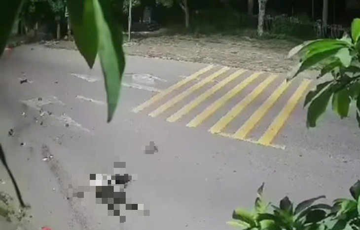 Hai xe máy va chạm trong đêm, 4 người thương vong- Ảnh 1.