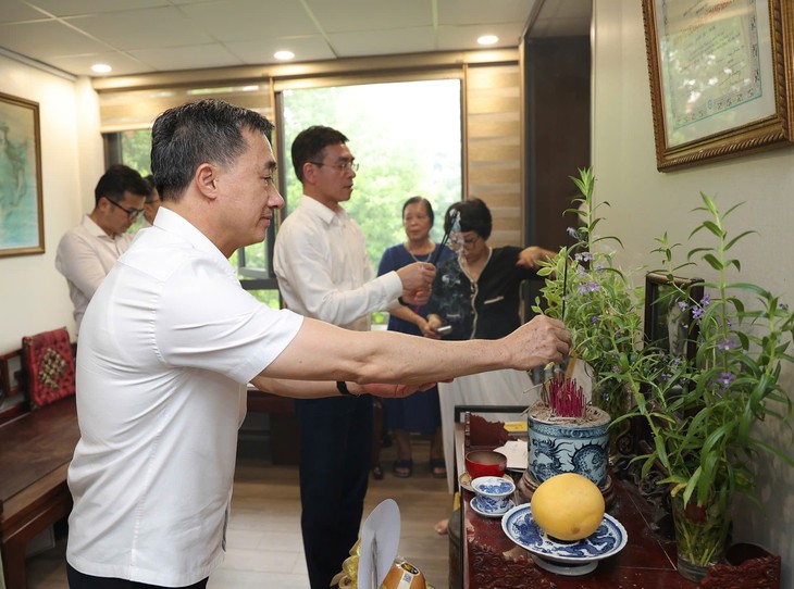 Thứ trưởng Trần Văn Thuấn tri ân gia đình Liệt sĩ bác sĩ Đặng Thùy Trâm nhân ngày Thương binh Liệt sĩ - Ảnh 1.