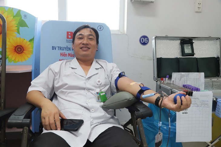 Y, bác sĩ trao thêm hy vọng sống bằng những giọt máu hồng- Ảnh 1.