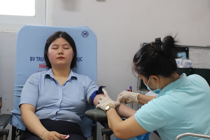 Y, bác sĩ trao thêm hy vọng sống bằng những giọt máu hồng- Ảnh 4.